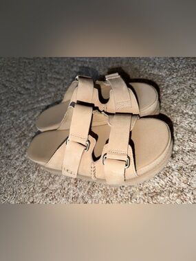 EUC UGG Tan HI Double-strap Slide Sandals WOMENS 9 platforms